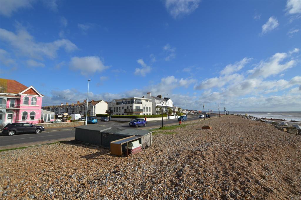 1 bedroom flat for rent in Worthing Sea Front, BN11
