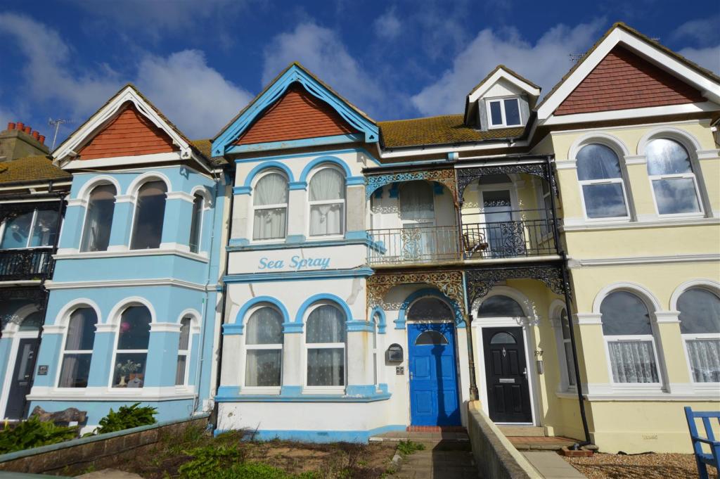 1 bedroom flat for rent in Worthing Sea Front, BN11