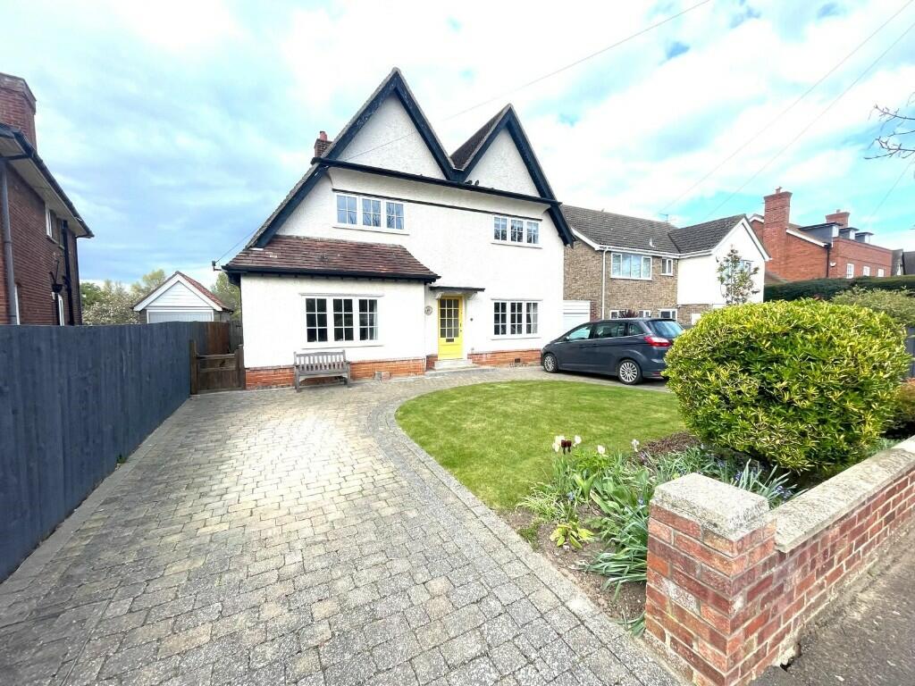 4 bedroom detached house for sale in Links Avenue, Felixstowe, Suffolk, IP11