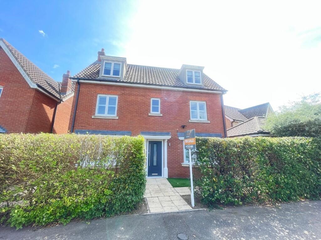 5 bedroom detached house