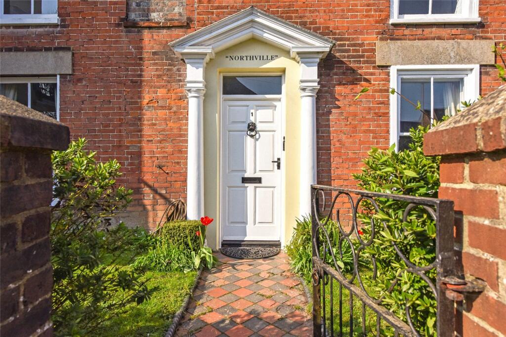 4 bedroom semidetached house for sale in Broyle Road, Chichester, West