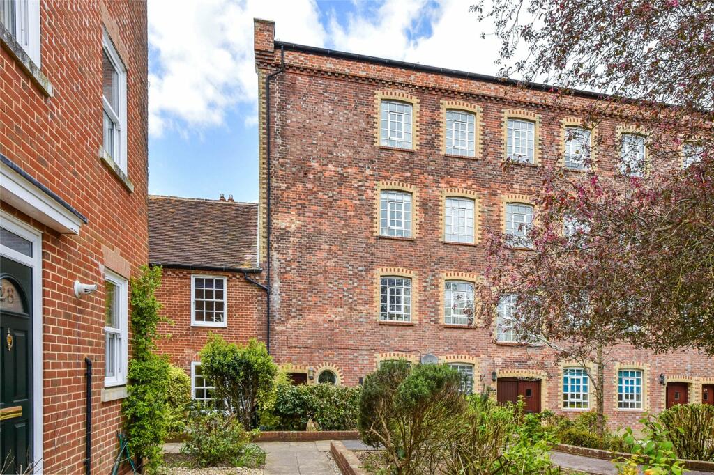 3 bedroom house for sale in The Sadlers, Chichester, West