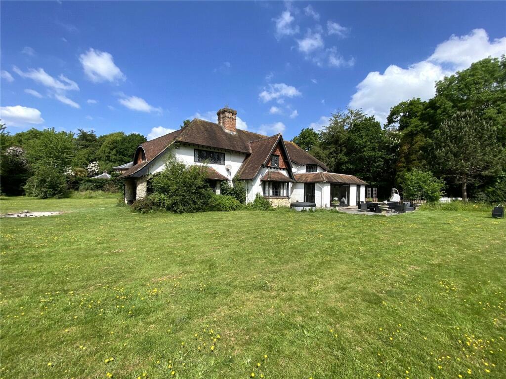 4 bedroom detached house for sale in Old Broyle Road, West Broyle, Chichester, West Sussex, PO19