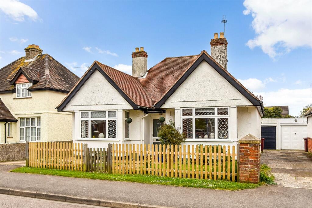 2 bedroom bungalow for sale in Grafton Road, Selsey, Chichester, PO20