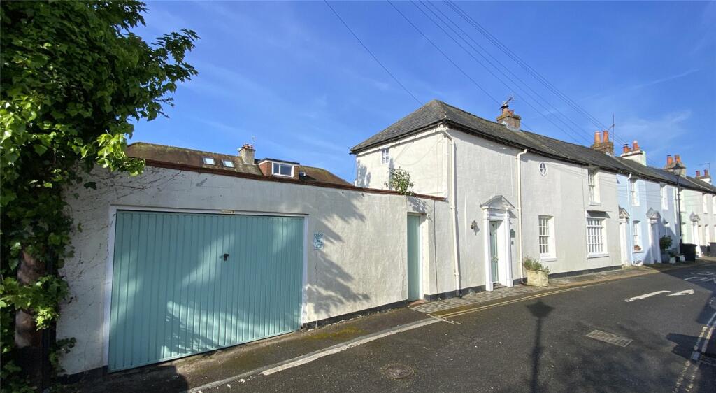 2 bedroom end of terrace house for sale in Cavendish Street, Chichester