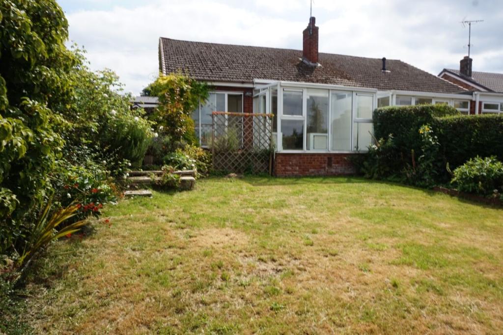 2 bedroom semidetached bungalow for sale in Cliff Road, Great Haywood