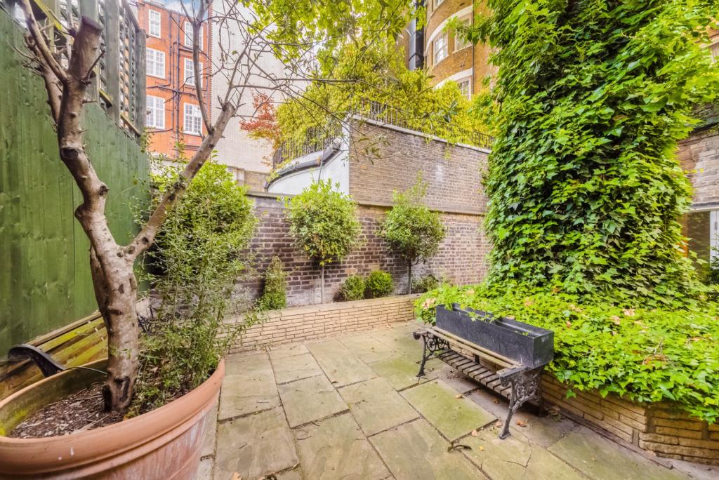 8 bedroom terraced house for sale in Upper Brook Street, London, W1K