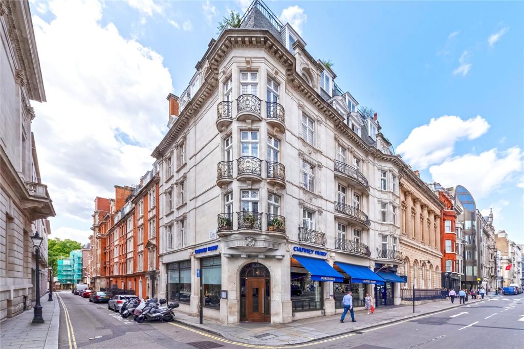 1 bedroom apartment for sale in St. James's Street, St. James's, London