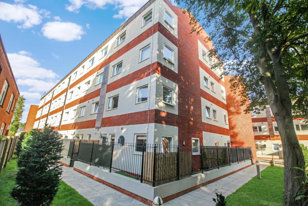 2 bedroom for sale in Flat , Lime Tree Place, Collingwood
