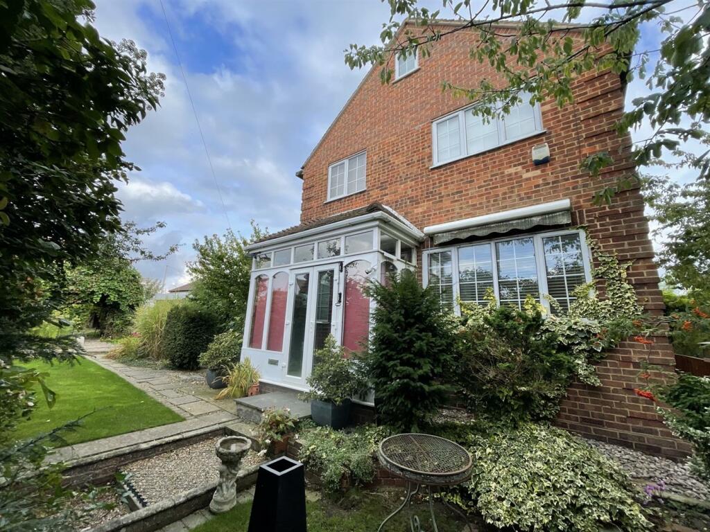 4 bedroom detached house for sale in Lion Hill, Fobbing, SS17