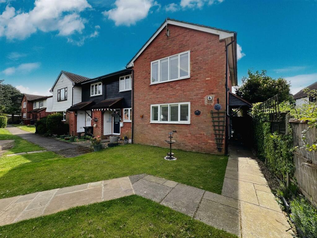 3 bedroom end of terrace house for sale in Garnon Mead, Coopersale