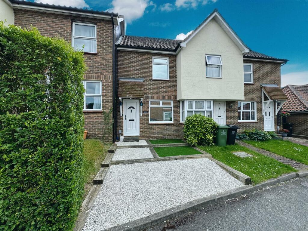 2 bedroom terraced house for sale in Bowfell Drive, Langdon Hills