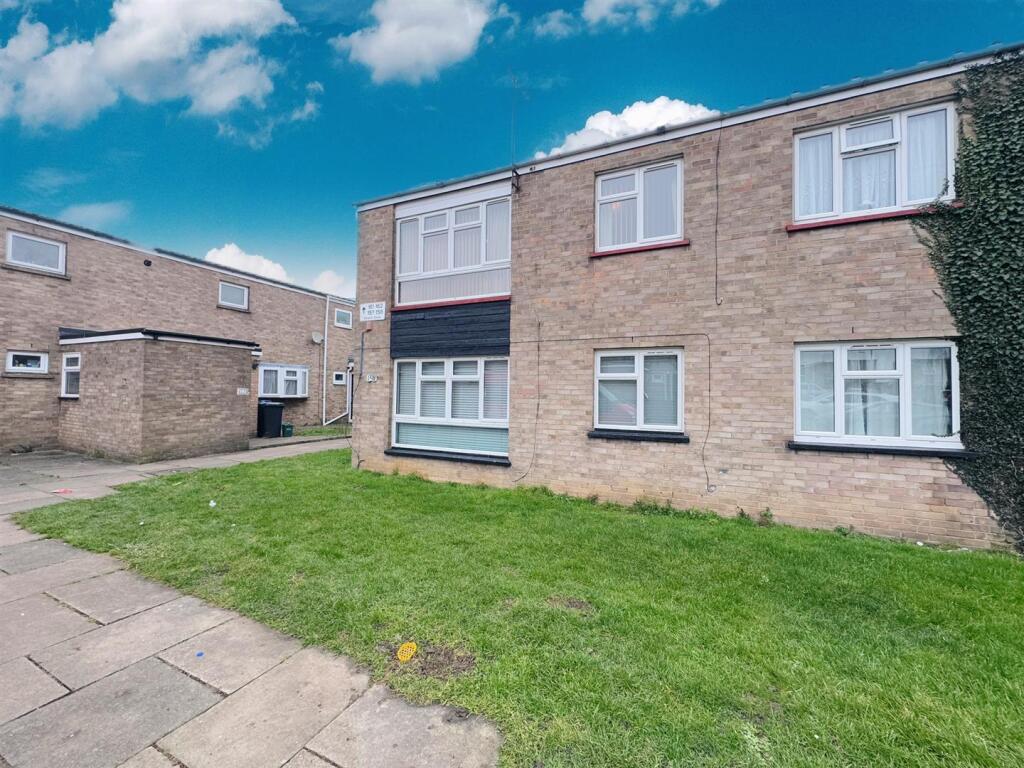 Main image of property: Oxwich Close, Corringham