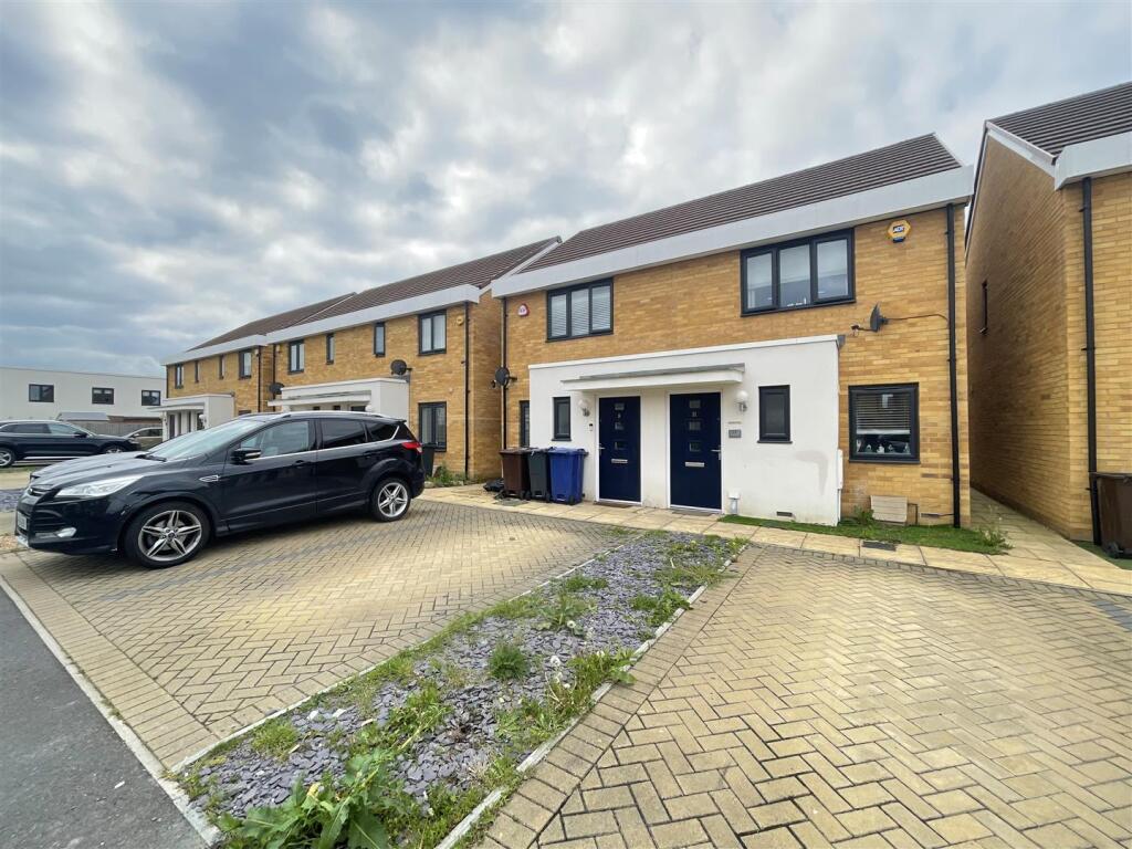 Main image of property: Lapwin Close, East Tilbury