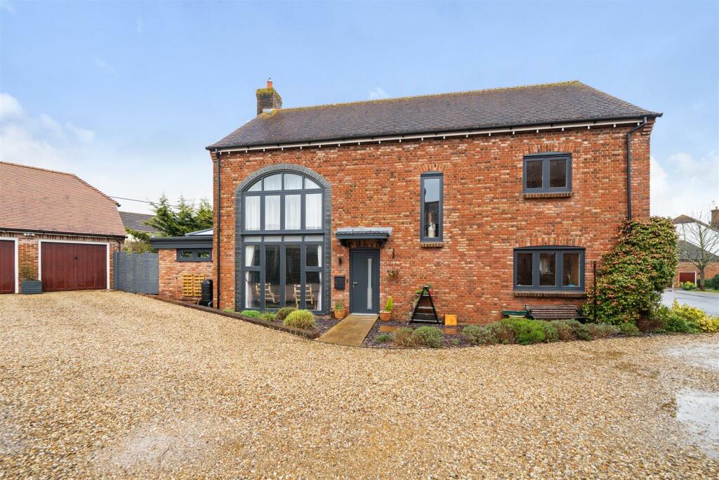 4 bedroom detached house for sale in Roman Way, Shillingstone