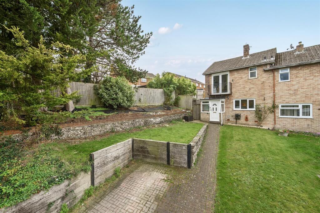 2 bedroom end of terrace house