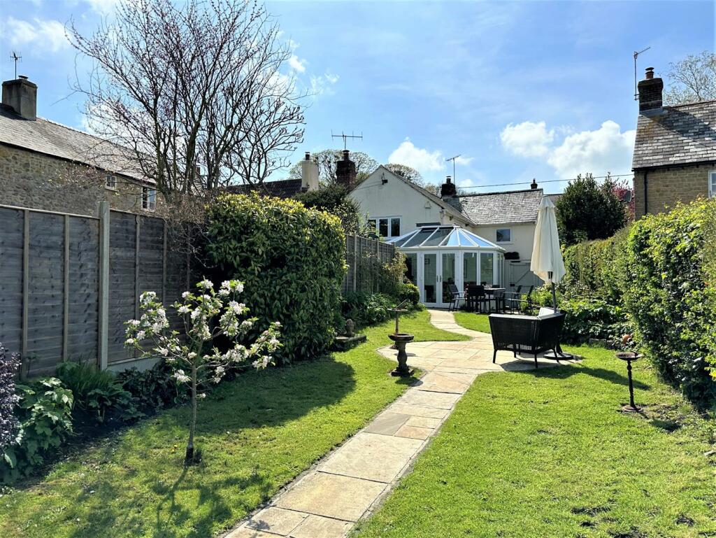 4 bedroom detached house for sale in St. James Road, Netherbury