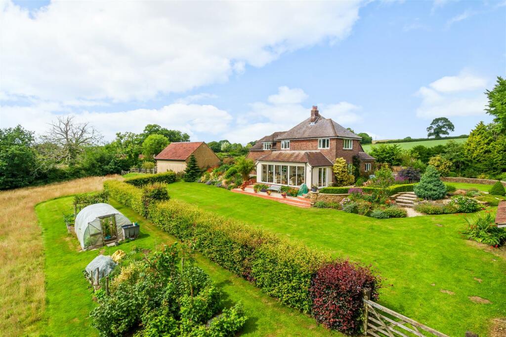 4 bedroom detached house for sale in Drimpton Road, Broadwindsor