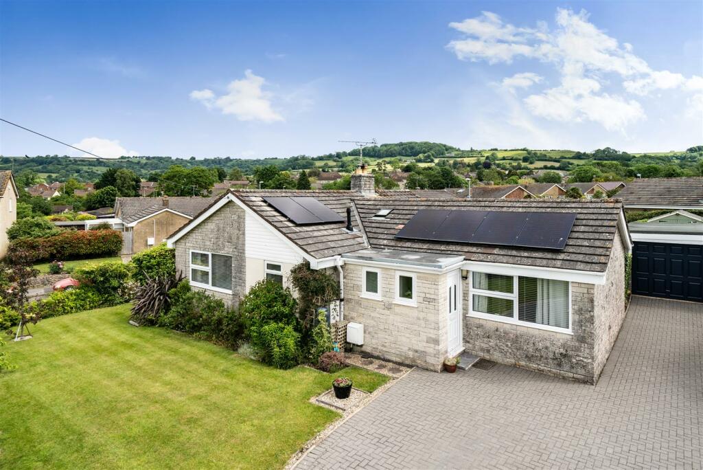 3 bedroom detached bungalow for sale in Hollymoor Close, Beaminster
