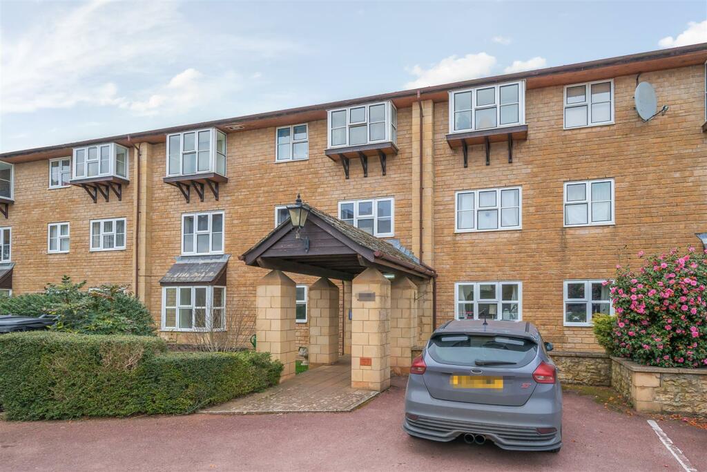 2 bedroom apartment for sale in Market Street, Crewkerne, TA18