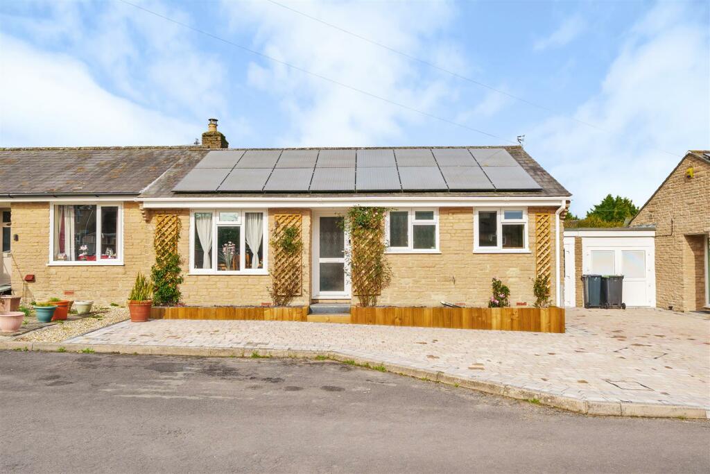 2 bedroom semidetached bungalow for sale in Acreman Close, Cerne Abbas