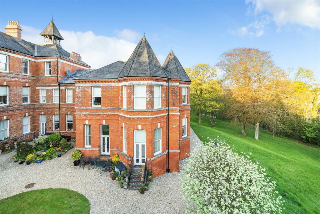 2 bedroom apartment for sale in Sherren Avenue, Charlton Down