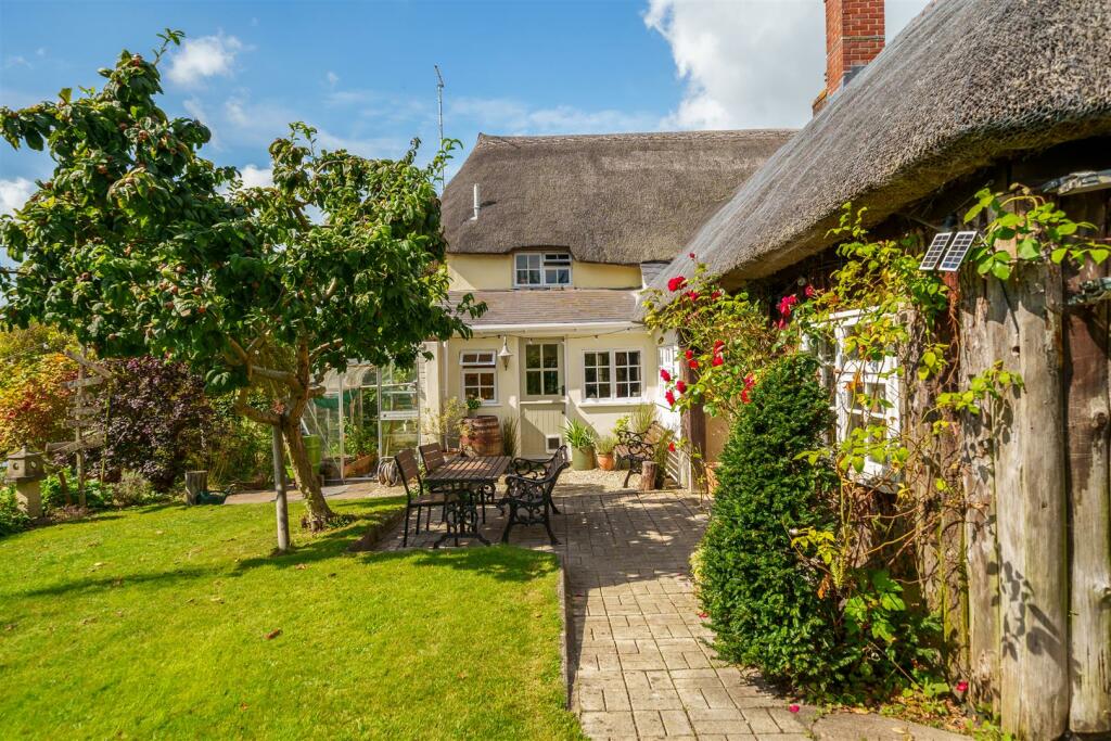 3 bedroom detached house for sale in Mill Lane, Stratton, Dorchester, DT2