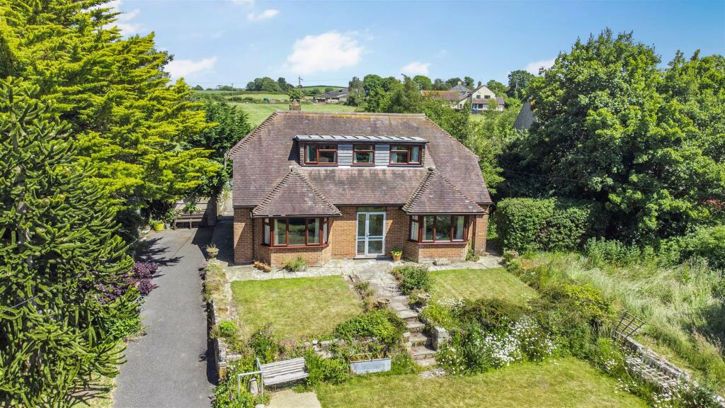 3 bedroom detached bungalow for sale in High Street, Winfrith Newburgh