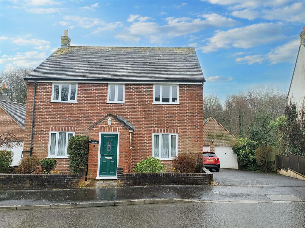 4 bedroom detached house for sale in Howard Close, Bothenhampton
