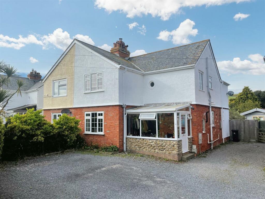 3 bedroom semidetached house for sale in Barr Lane, Burton Bradstock, DT6