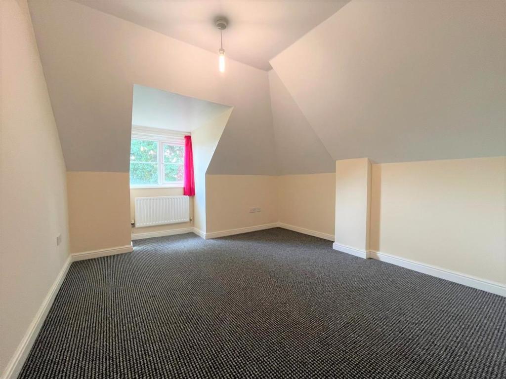 2 bedroom penthouse for sale in Appleby Close, Hillingdon, UB8