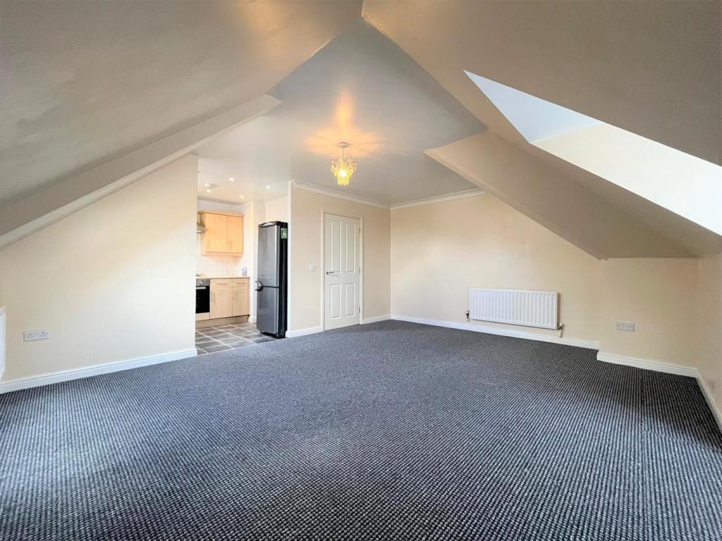 2 bedroom penthouse for sale in Appleby Close, Hillingdon, UB8