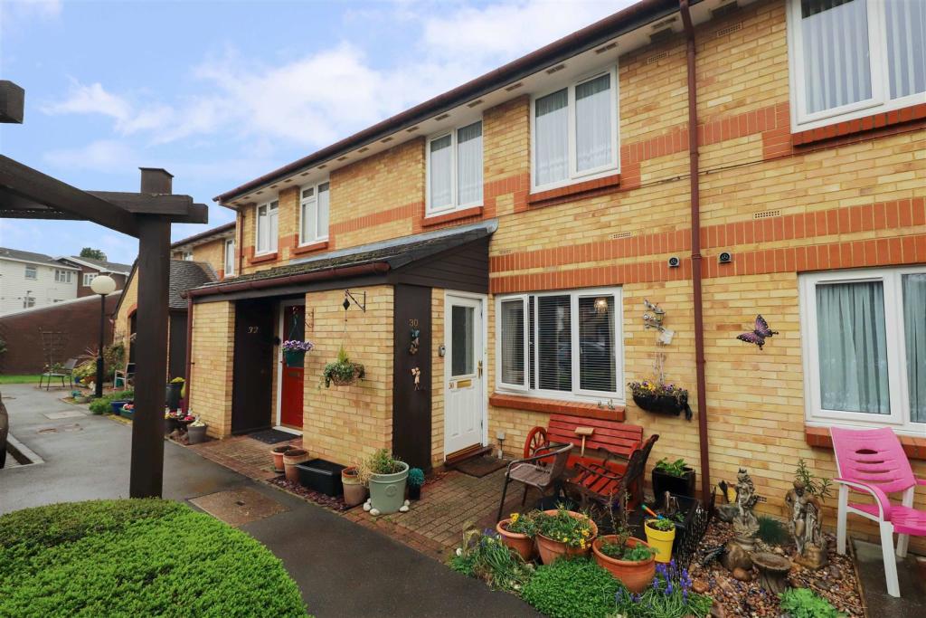 1 bedroom retirement property for sale in Magnolia Court, Auriol Drive, North Hillingdon, UB10