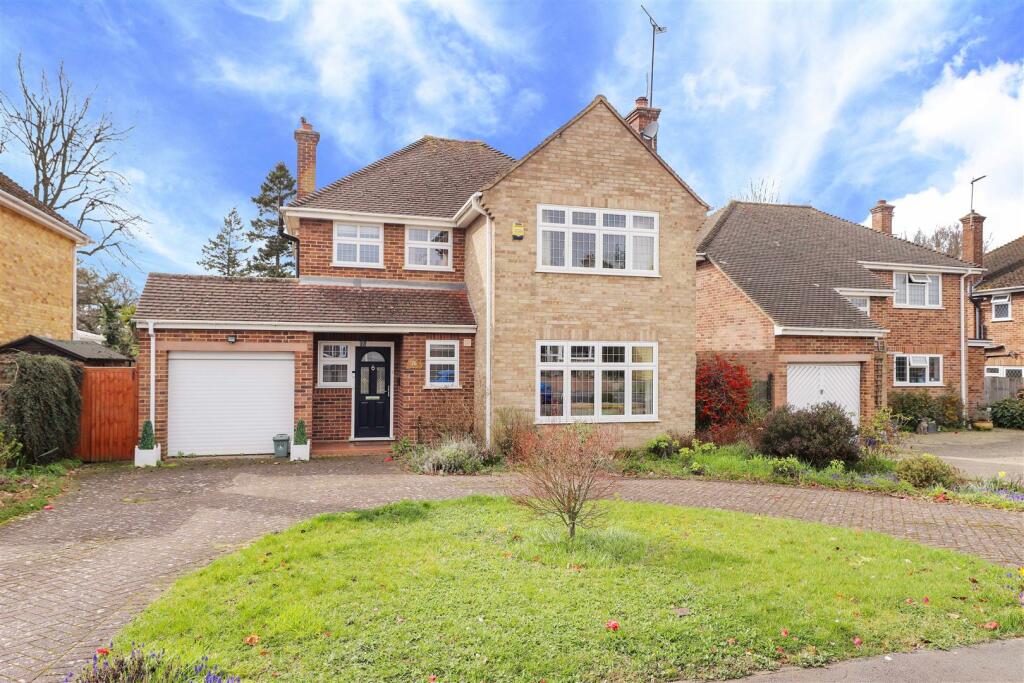 3 bedroom detached house for sale in The Chantry, Hillingdon, UB8