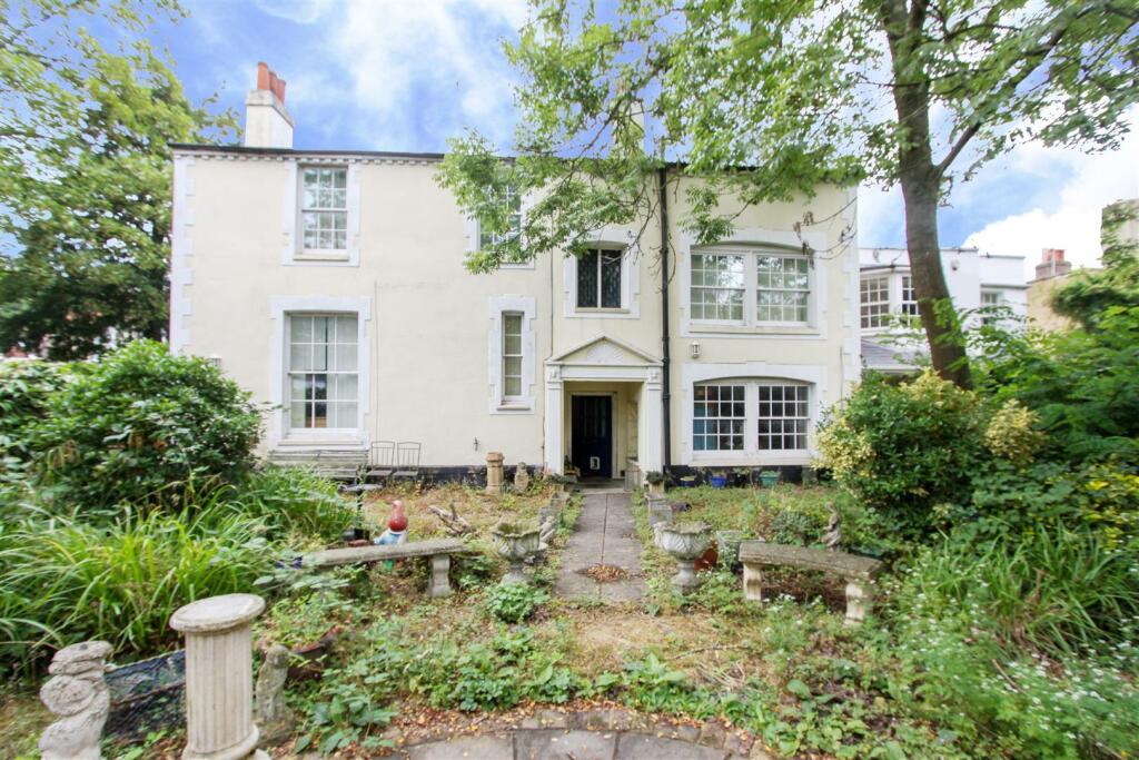 6 bedroom semidetached house for sale in Uxbridge Road, Hillingdon, UB10