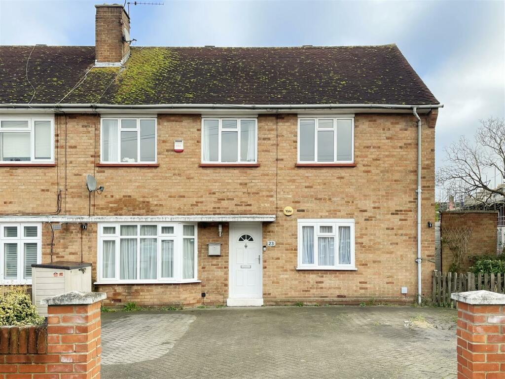 2 bedroom for sale in Petworth Gardens, Hillingdon UB10