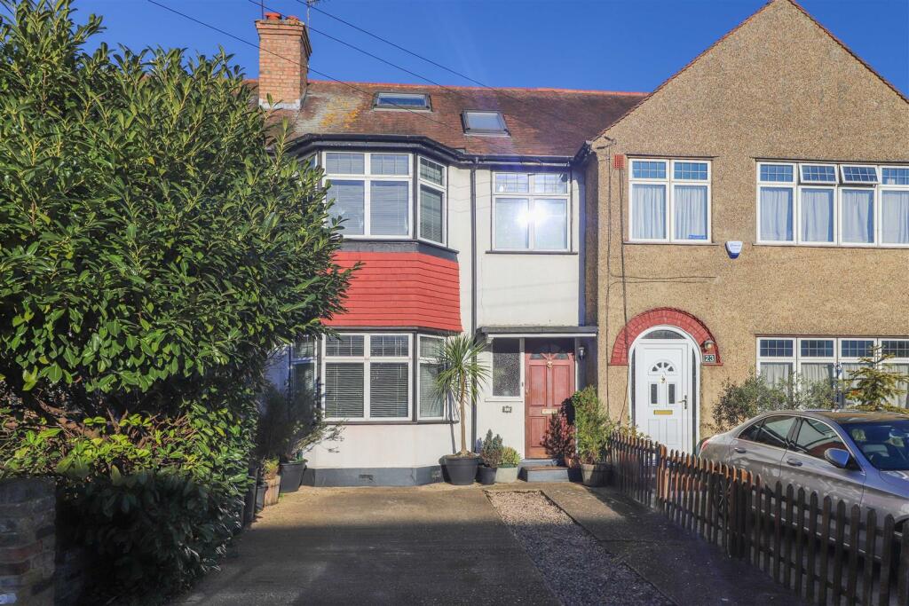 4 bedroom terraced house for sale in Merton Avenue, Hillingdon, UB10