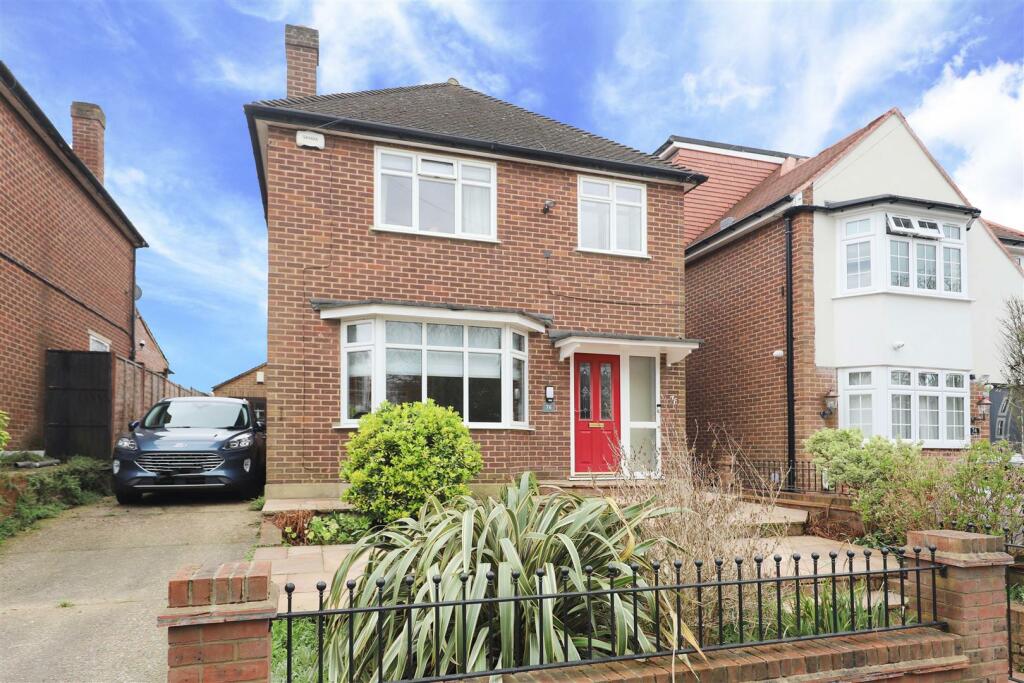 3 bedroom detached house for sale in Hillingdon Hill, Hillingdon, UB10