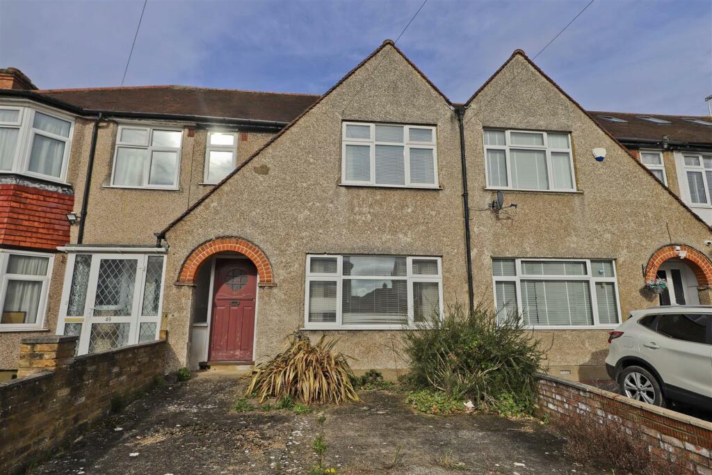 3 bedroom terraced house for sale in Merton Avenue, Hillingdon, UB10