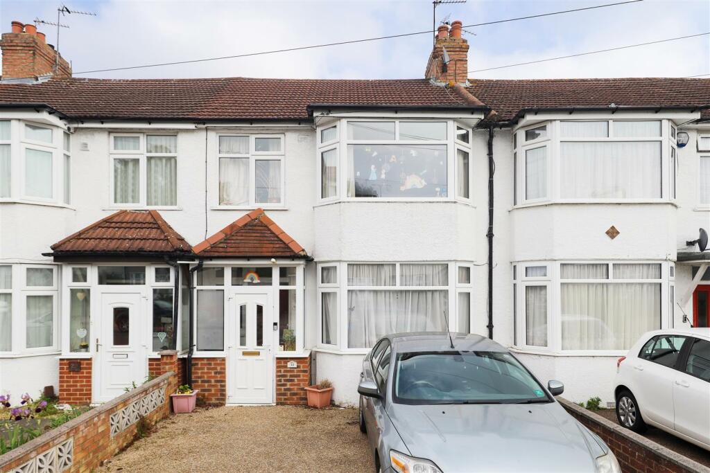 3 bedroom terraced house for sale in Grosvenor Crescent, Hillingdon, UB10