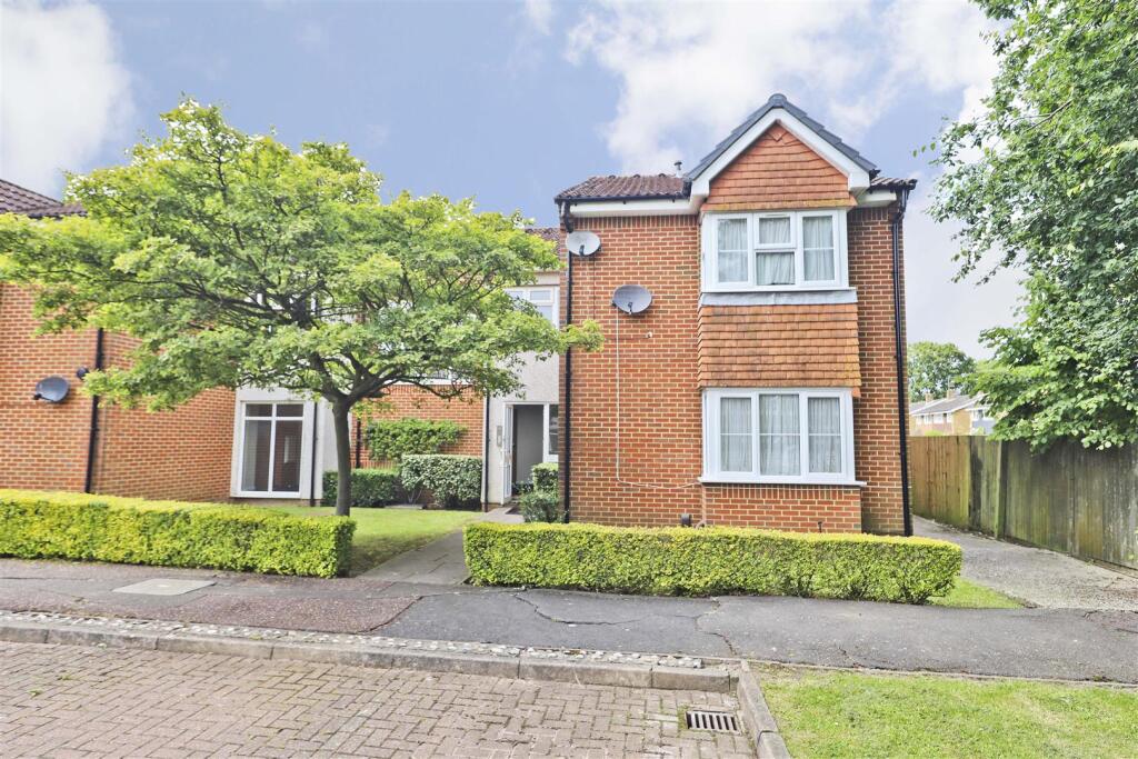 Main image of property: Heatherwood Drive, North Hayes, UB4