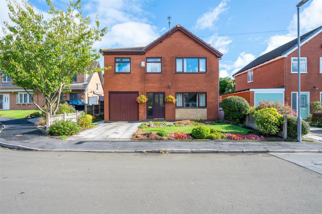 5 bedroom detached house for sale in Beech Gardens, Rainford, St Helens