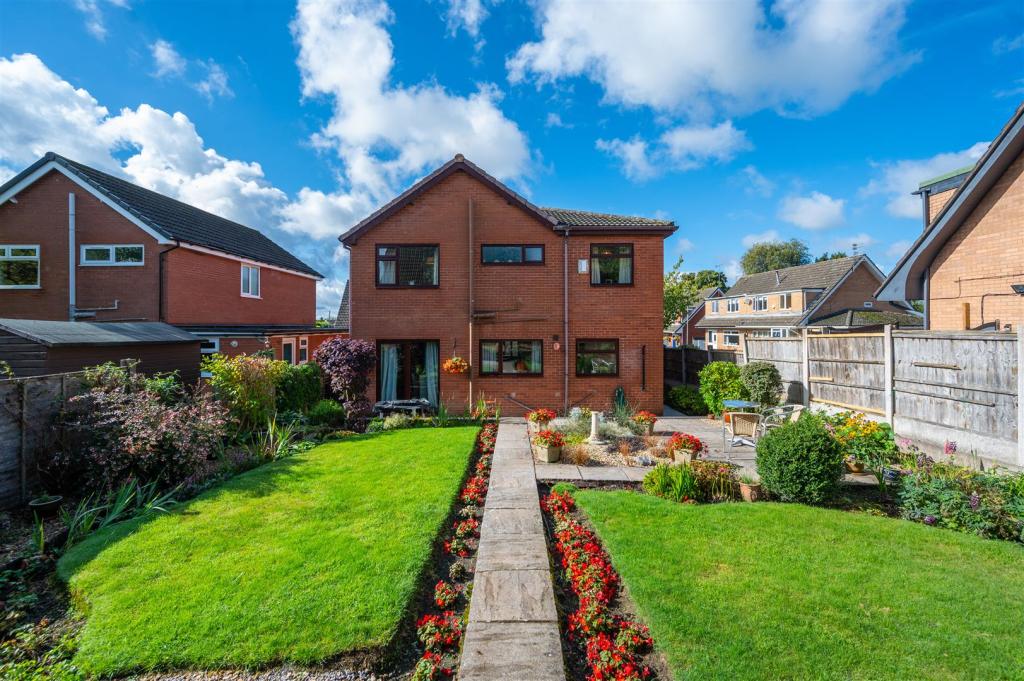 5 bedroom detached house for sale in Beech Gardens, Rainford, St Helens