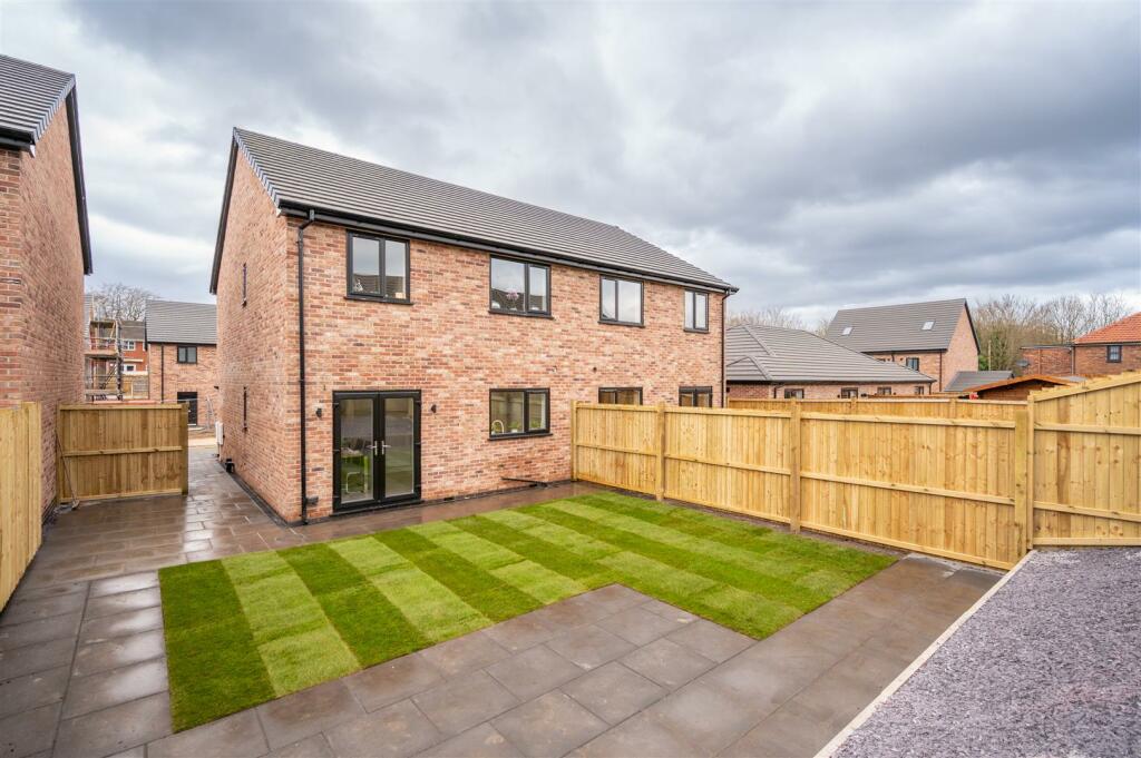 3 bedroom semidetached house for sale in The Gardens, Leach Lane