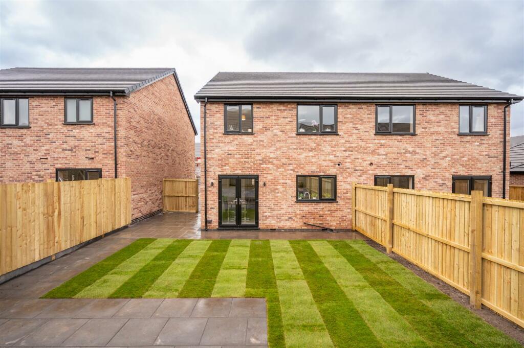 3 bedroom semidetached house for sale in The Gardens, Leach Lane