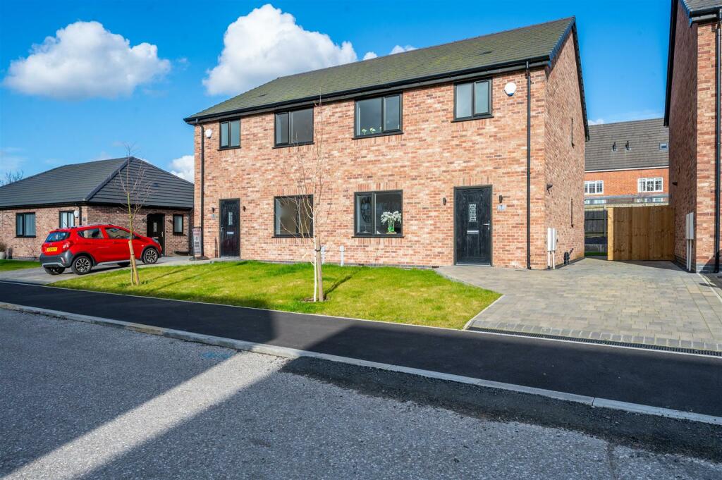 3 bedroom semidetached house for sale in The Gardens, Leach Lane