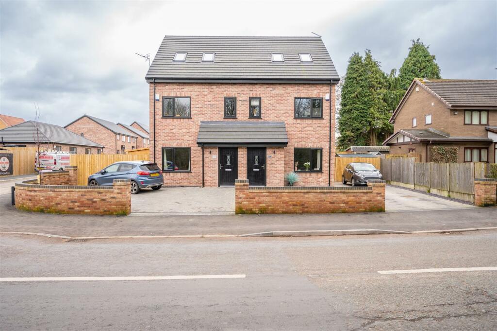 3 bedroom semidetached house for sale in The Gardens, Leach Lane