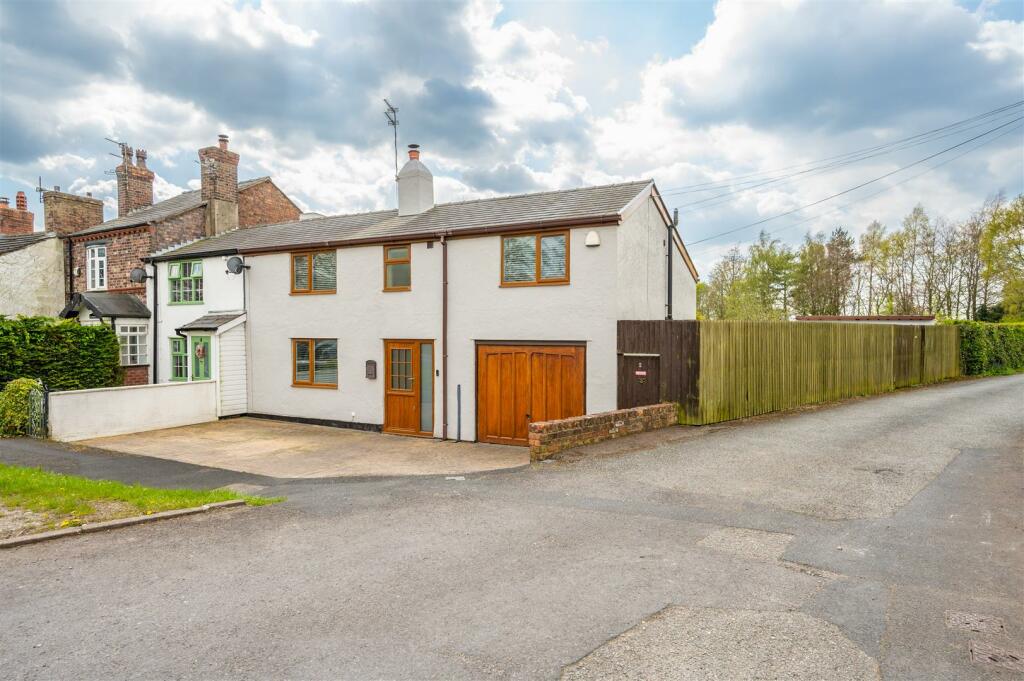 4 bedroom semidetached house for sale in Pasture Lane, Rainford, WA11