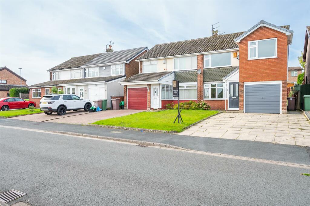 3 bedroom semidetached house for sale in Abbots Way, Billinge, Wigan, WN5