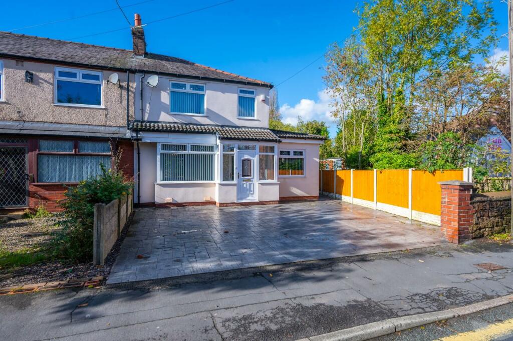 4 bedroom end of terrace house for sale in Rainhill Road, Rainhill